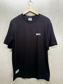 Camiseta Wats Logo Boton Preta